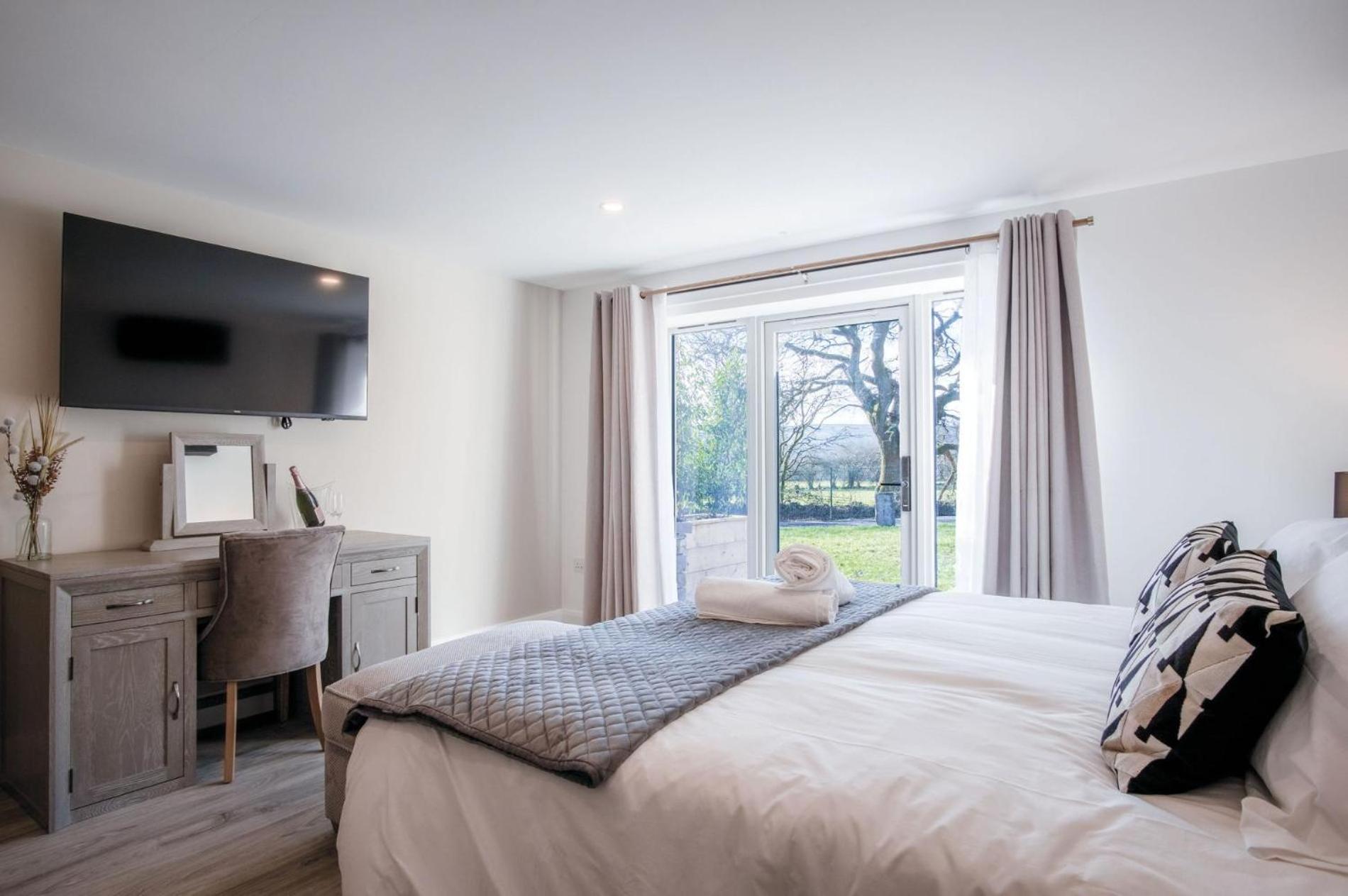 Suite 10 - Sleeping Giant Hotel - Pen Y Cae Inn Brecon Exterior photo